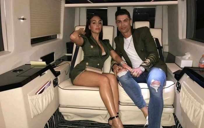 Bạn gái Ronaldo ngày càng nóng bỏng và quyến rủ