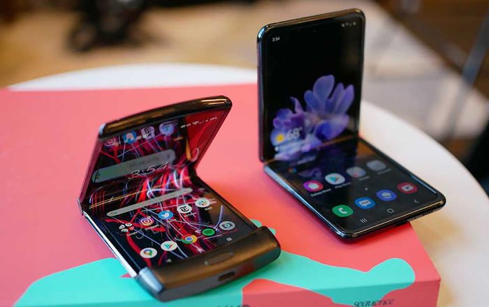 Thử thách thả rơi Samsung Galaxy Z Flip và Motorola Razr: Kết quả hoàn toàn bất ngờ!