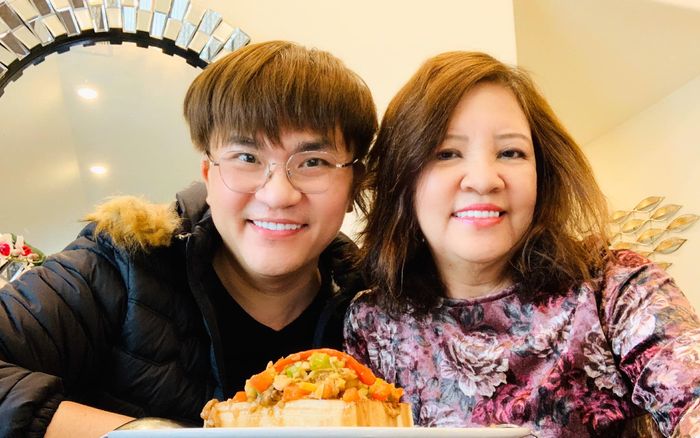 Nhan sắc gây bất ngờ của mẹ đẻ MC Đại Nghĩa