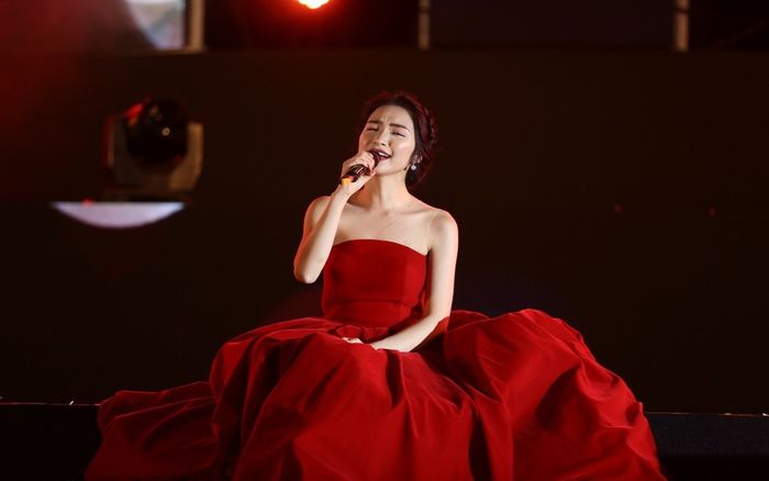 Hoà Minzy tiết lộ tạm ngưng ca hát là để làm những điều quan trọng hơn trong cuộc sống