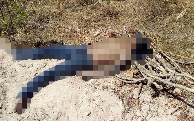 Phát hiện thi thể nam giới bị bịt mắt, gãy chân tại bãi đất trống ở Bình Thuận