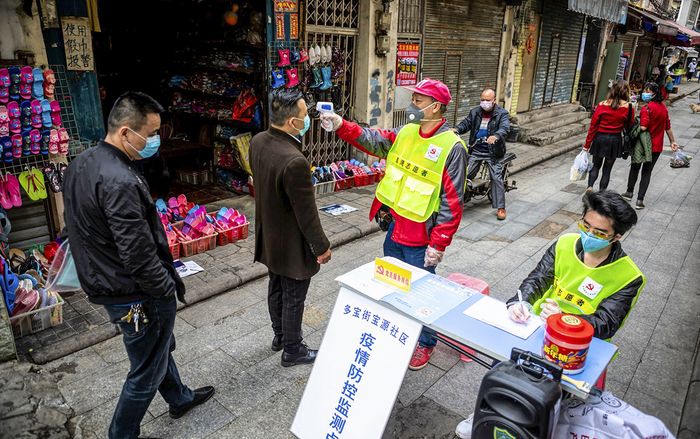 Trung Quốc giám sát người nhiễm virus corona bằng mã vạch màu trên điện thoại