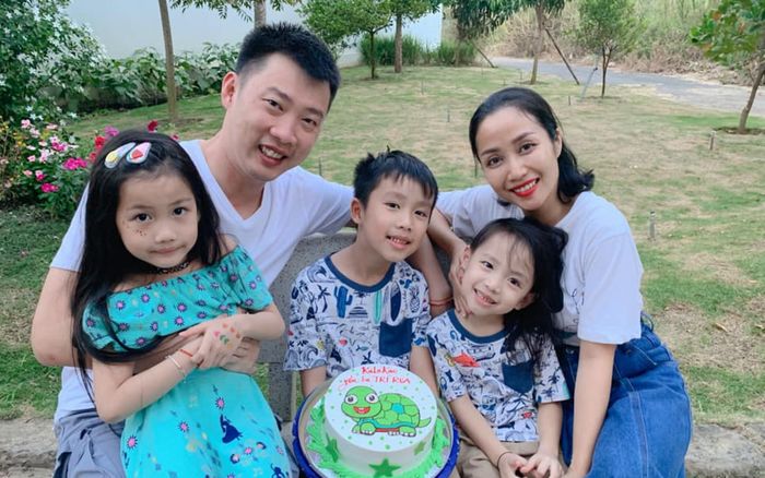 Ốc Thanh Vân được ông xã tự tay mang tặng giày hiệu mừng sinh nhật lúc 3h sáng