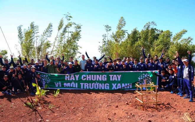 CLB HAGL bảo vệ môi trường: Hành động nhỏ, ý nghĩa lớn!