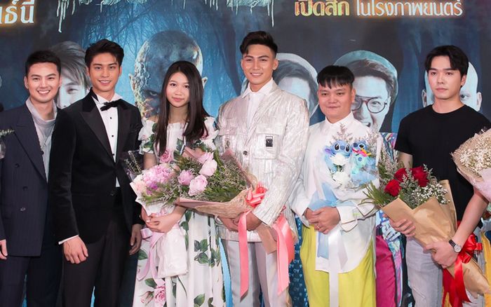Mạc Trung Kiên đọ dáng bên mỹ nam Thái Lan August Vachiravit trong họp báo ra mắt phim 'Pee Nak 2'