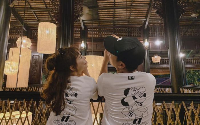 Trốn con gái đi hẹn hò vợ hậu Valentine, Trường Giang đã 'chịu khó' diện đồ tone-sur-tone với Nhã Phương