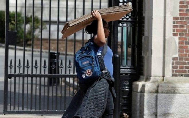 55 đại học Mỹ huỷ lớp học trực tiếp, ĐH Harvard yêu cầu sinh viên dọn khỏi ký túc xá