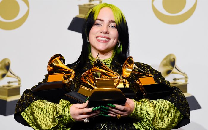 Đánh dấu tuần thứ 10 liên tiếp xuất hiện trên No.1, Billie Eilish chính thức trên đà soán ngôi Adele và trở thành người thứ 9 có thể làm được điều này…