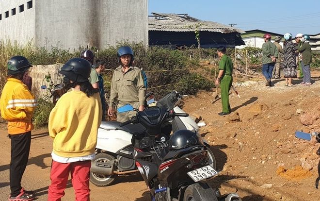 Phát hiện thi thể người đàn ông cháy đen, xung quanh nồng nặc mùi xăng tại khu đất trống ở Lâm Đồng
