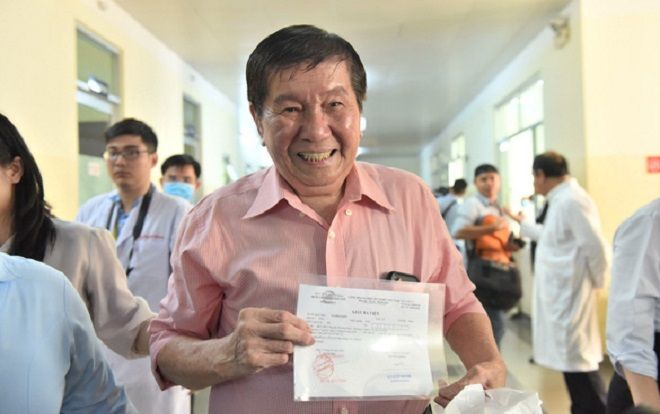 Việt kiều 73 tuổi nhiễm Covid-19 được chữa khỏi: 'Cám ơn bác sĩ đã đưa tôi từ cõi chết về cõi sống'