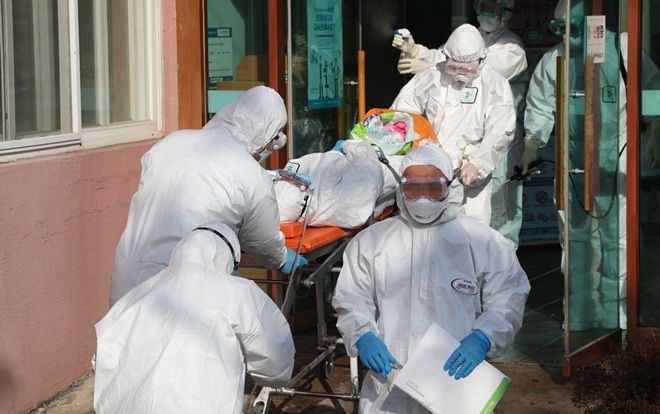 Số ca nhiễm virus corona ở Hàn Quốc lại vừa tăng vọt