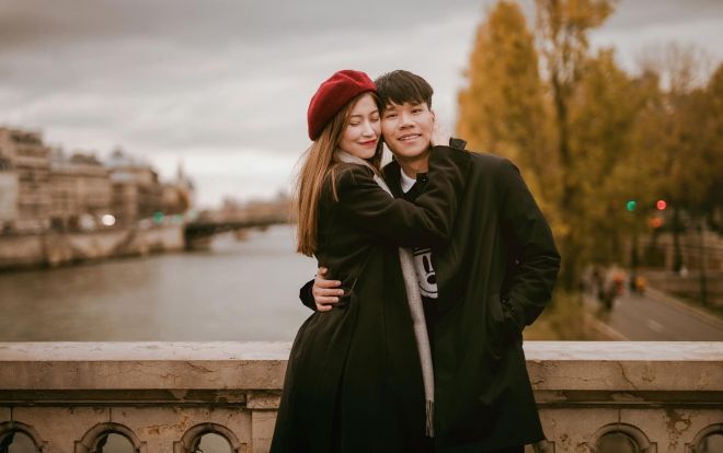 Ngắm bộ ảnh kỷ niệm 8 năm yêu nhau của nàng WAGs Vóc Đỗ và ngôi sao CLB Hà Nội