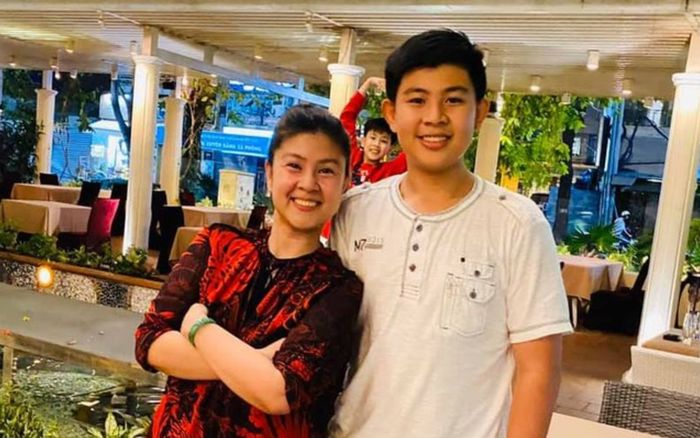 Kim Thư hiếm hoi khoe ảnh chụp với con trai nay đã cao lớn vượt bậc ở tuổi 13