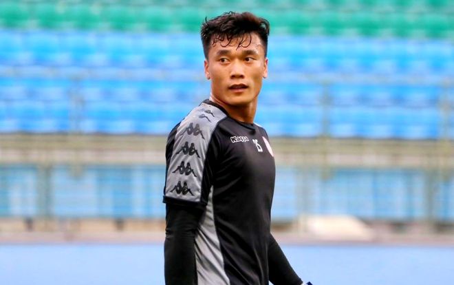 Bùi Tiến Dũng bị CĐV 'tấn công' trang cá nhân sau sai lầm ở AFC Cup