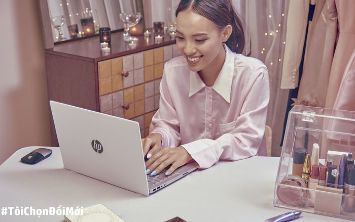 Nữ giới Gen Z và châm ngôn 'Tôi chọn đổi mới': Những cô 'tắc kè hoa' bản lĩnh chinh phục giấc mơ nghề nghiệp