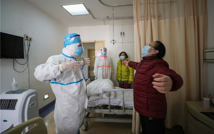 Bác sĩ tuyến đầu ở Vũ Hán: 'Bệnh nhân của chúng tôi chính là anh hùng'