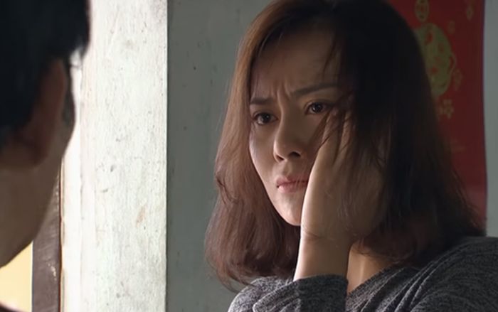 Phim 'Cô gái nhà người ta' tập 17: Uyên bị khóa cửa ngoài trong khi nhà đang bốc cháy