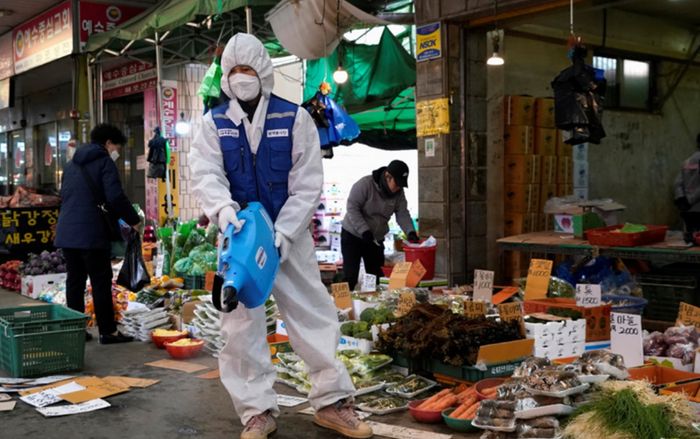 Số người nhiễm dịch COVID-19 tại Hàn Quốc tiếp tục tăng vọt lên 1766 người