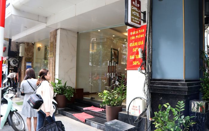 Khách sạn ở Hà Nội ‘lao đao’  vì dịch COVID-19: Giảm 60% giá phòng, cho nhân viên nghỉ để cắt giảm chi phí