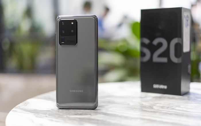 Mở hộp Galaxy S20 Ultra: Kích thước 'siêu to khổng lồ', camera siêu zoom 100X