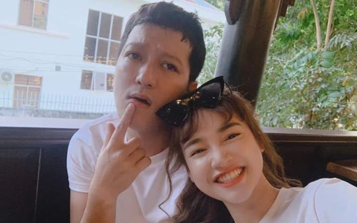 Đi làm về khuya, Nhã Phương khoe được Trường Giang chuẩn bị món ngon đợi sẵn