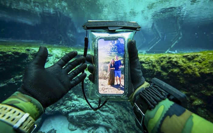 Apple muốn iPhone tương lai có thể hoạt động ngay cả khi dưới nước