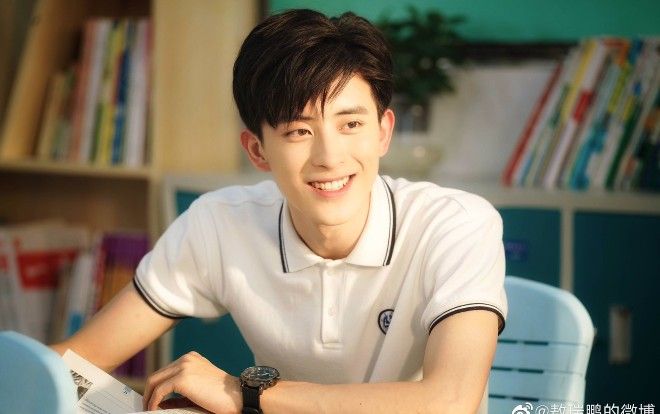 'Thời gian và em đều thật ngọt ngào': Ngao Thụy Bằng được chú ý vì vẻ ngoài điển trai, độ cool giống Ngô Lỗi