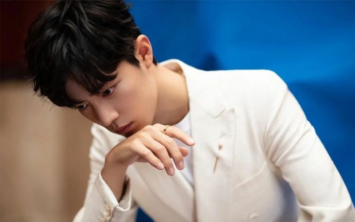 Sau tất cả, Tiêu Chiến có ngây thơ, đơn thuần chẳng biết chuyện gì như fan ca tụng?