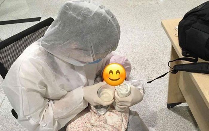 Chuyến bay đặc biệt đón cháu bé 2 tháng tuổi được cha mẹ gửi gắm từ Hàn Quốc về nước tránh dịch COVID-19
