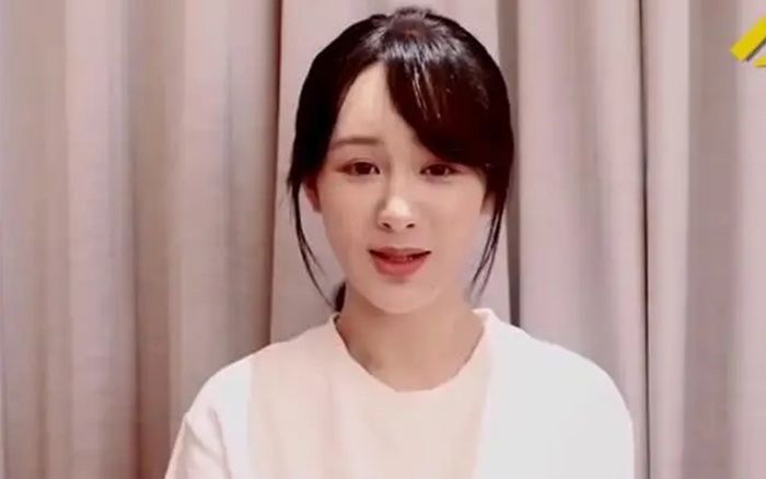 Dương Tử xuất hiện với gương mặt cứng đơ, dấy lên nghi vấn biến chứng phẫu thuật thẩm mỹ?