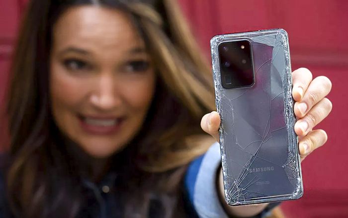 Thử thả rơi Galaxy S20 Ultra từ độ cao 1,5m và kết quả bất ngờ