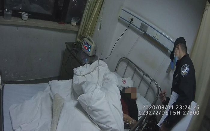 Tranh cãi với mẹ chồng về việc dạy con, người phụ nữ cầm dao tự đâm nhiều nhát vào cơ thể