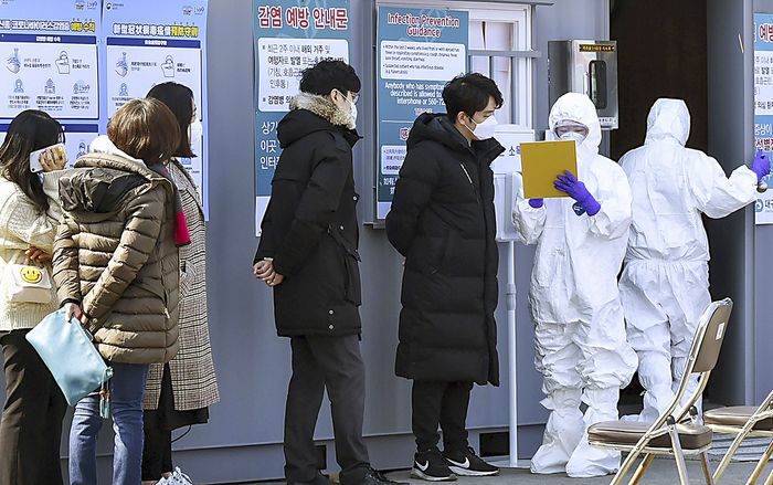 Hàn Quốc dùng ứng dụng để giám sát người bị cách ly trong bối cảnh virus corona tăng vọt