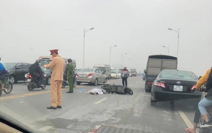 Cảnh sát truy xuất camera xác định nguyên nhân người đàn ông tử vong trên cầu Vĩnh Tuy