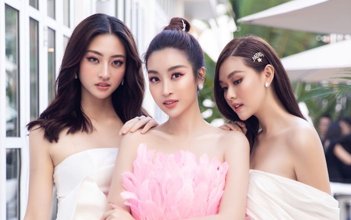 Đỗ Mỹ Linh hóa 'hồng hạc' gợi cảm, Lương Thùy Linh - Tường San khoe vai trần đẹp tinh khôi