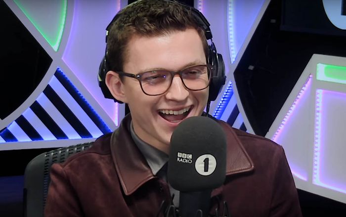 Tom Holland thừa nhận mình ăn trộm đồ trên trường quay và Marvel không hề biết