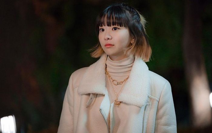 Trend khoe thẻ căn cước của điên nữ Kim Da Mi trong Itaewon Class gây sốt, mợ chảnh Jun Ji Hyun là người khởi xướng