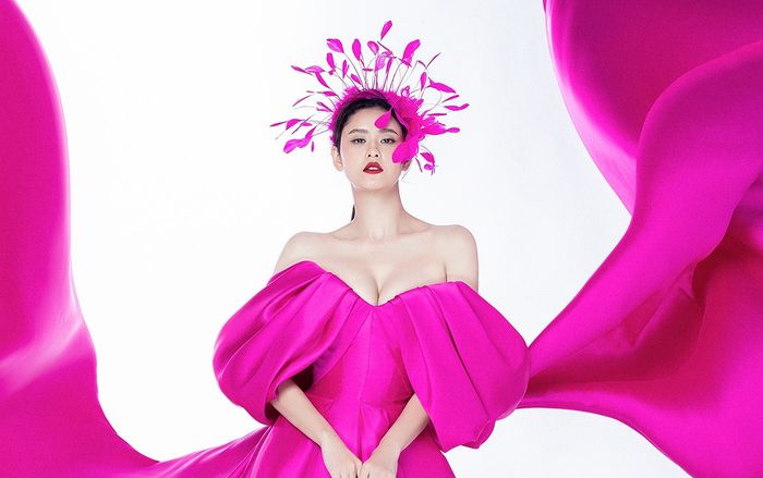 Trương Quỳnh Anh hoá ‘món quà’ rực rỡ trong bộ ảnh ngọt ngào, đẹp đến nao lòng