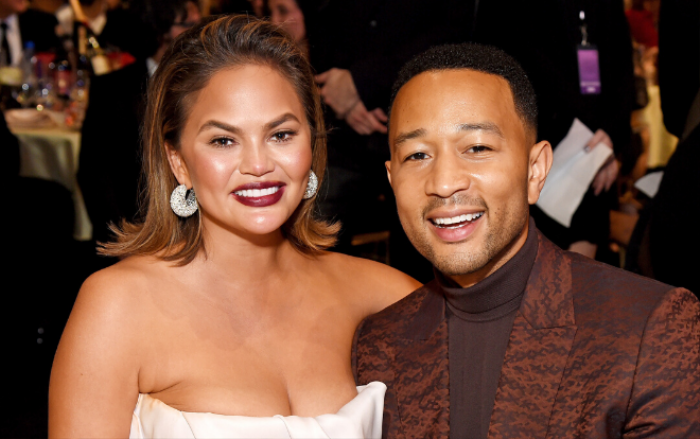 Bà xã John Legend, Chrissy Teigen từng 'phát điên' vì đã nâng ngực