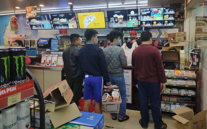 ‘Người dân Hà Nội hãy bình tĩnh mà sống, không nên tích trữ thực phẩm’