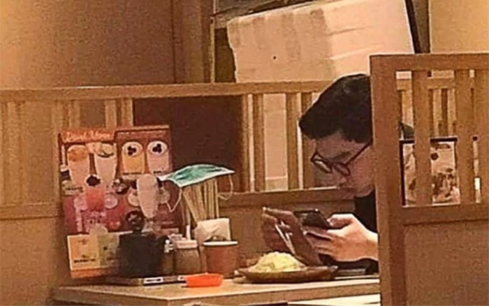 Khách vứt khẩu trang đã dùng lên ống đũa mới, nhà hàng Hong Kong phải xin lỗi