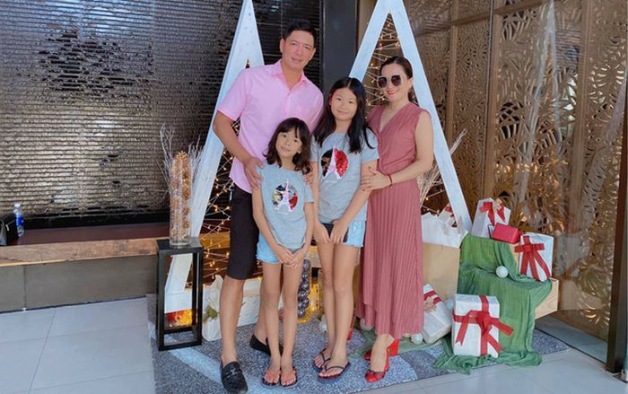 Không hổ danh là con gái siêu mẫu Bình Minh: Mới 8 tuổi đã sở hữu đôi chân miên man đáng ngưỡng mộ!