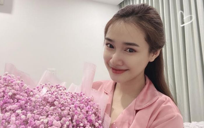 8/3: Nhã Phương khoe quà từ ông xã, tiết lộ Trường Giang đang cách ly phòng tránh Corona