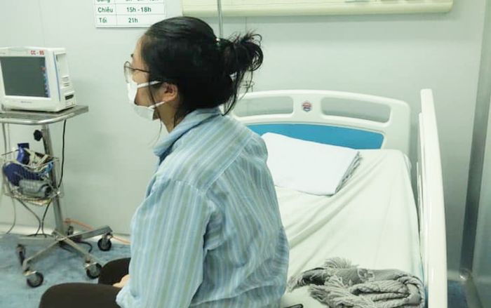 Cô gái ở phố Trúc Bạch nhiễm COVID-19 đã bị bỏ lọt tại sân bay như thế nào?