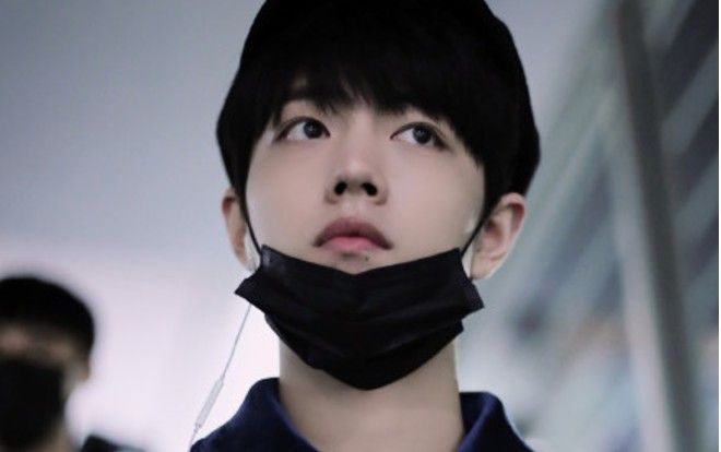 Fan Tiêu Chiến chất vấn Vương Nhất Bác quá lạnh lùng khi không lên tiếng cho idol của mình