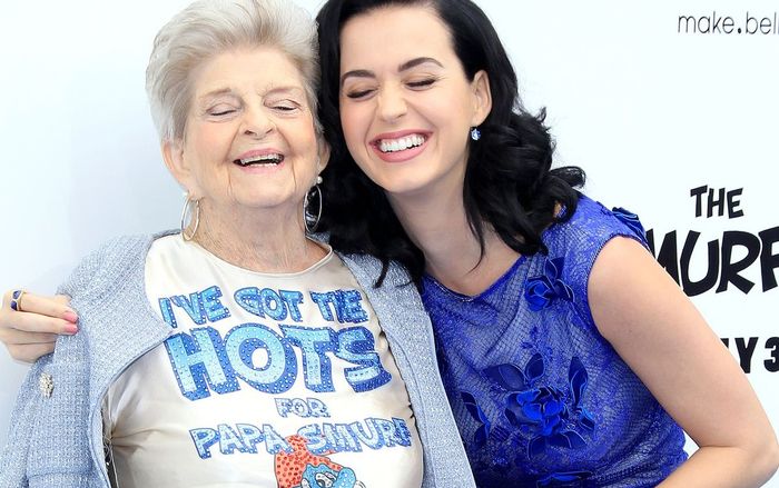 Clip nhói lòng: Bà ngoại Katy Perry được cháu gái báo tin vui ngay trước khi qua đời