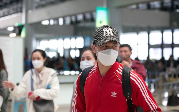 Đình Trọng về nước sớm, Duy Mạnh ở lại Singapore