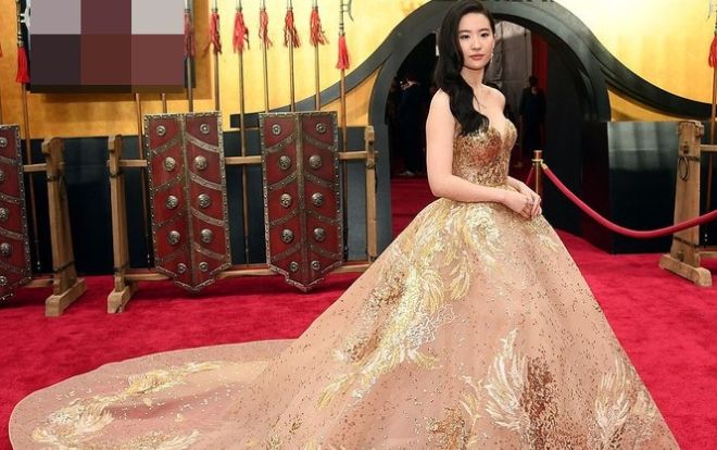 Bỏ tai ngoài lời chê bai, Lưu Diệc Phi đẹp mê hồn với chiếc đầm Haute Couture Elie Saab xa xỉ