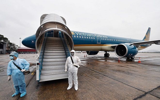 Nữ du học sinh từ Anh về có biểu hiện nghi nhiễm COVID- 19 khiến cả máy bay phải cách ly