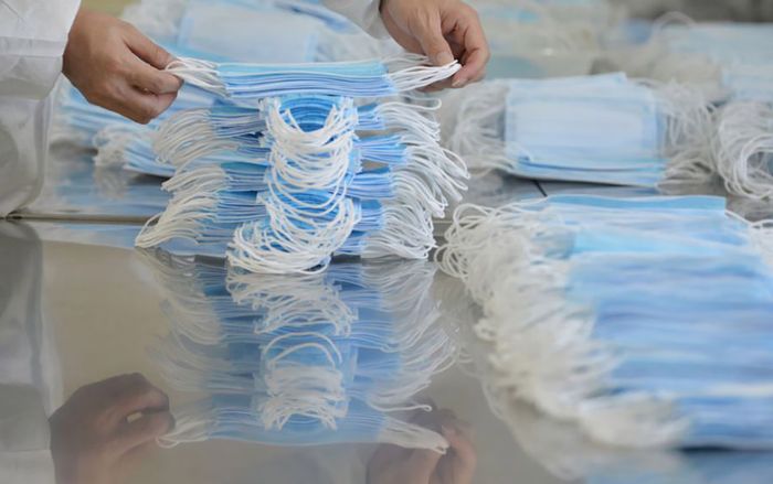 Nhà máy xe điện Trung Quốc trở thành nhà sản xuất khẩu trang lớn nhất thế giới